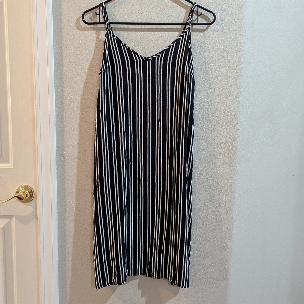 Who What Wear Striped Black and White Midi Dress